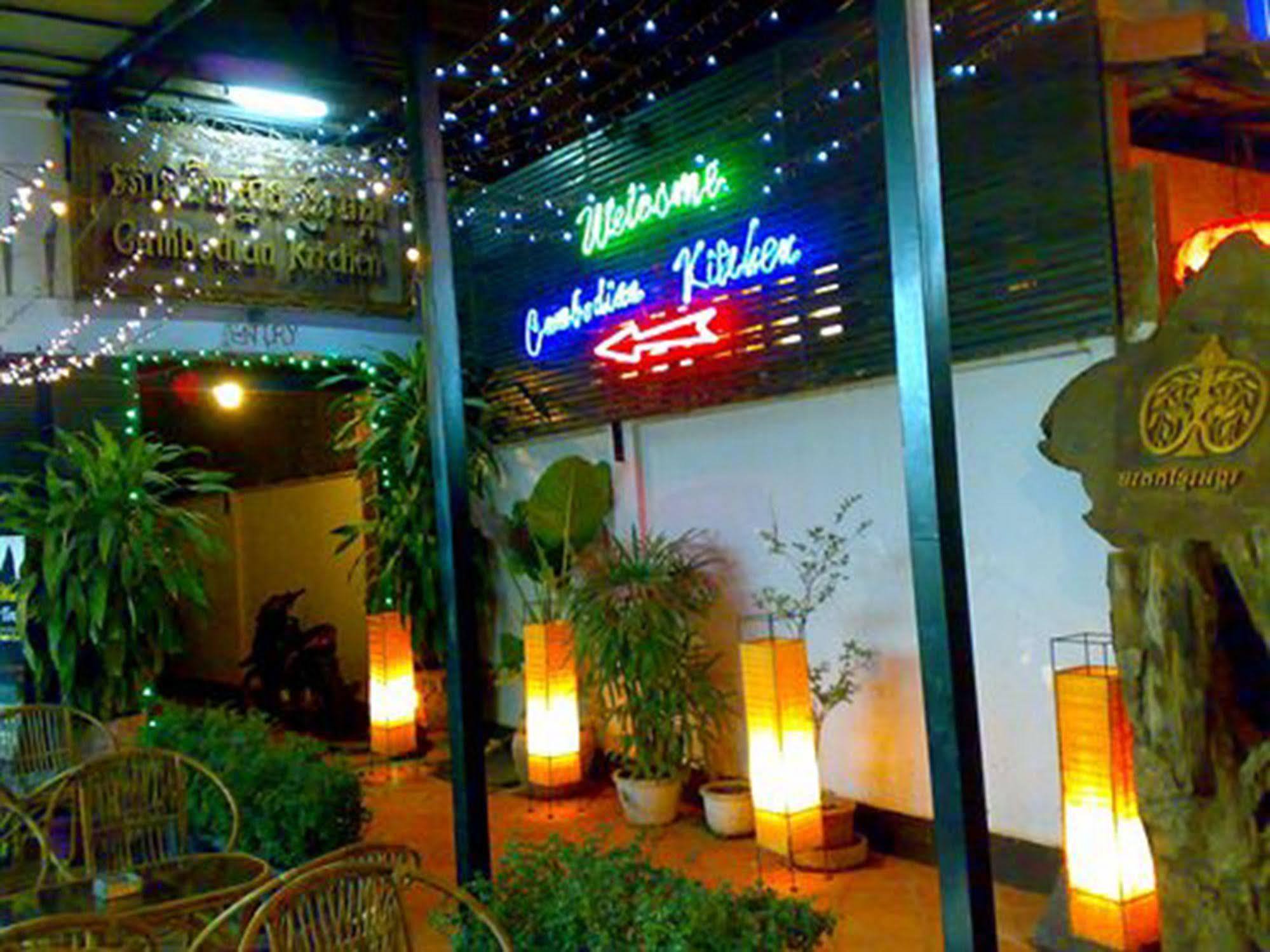 Route 66 Music Restaurant & Hostel Siem Reap Exterior foto